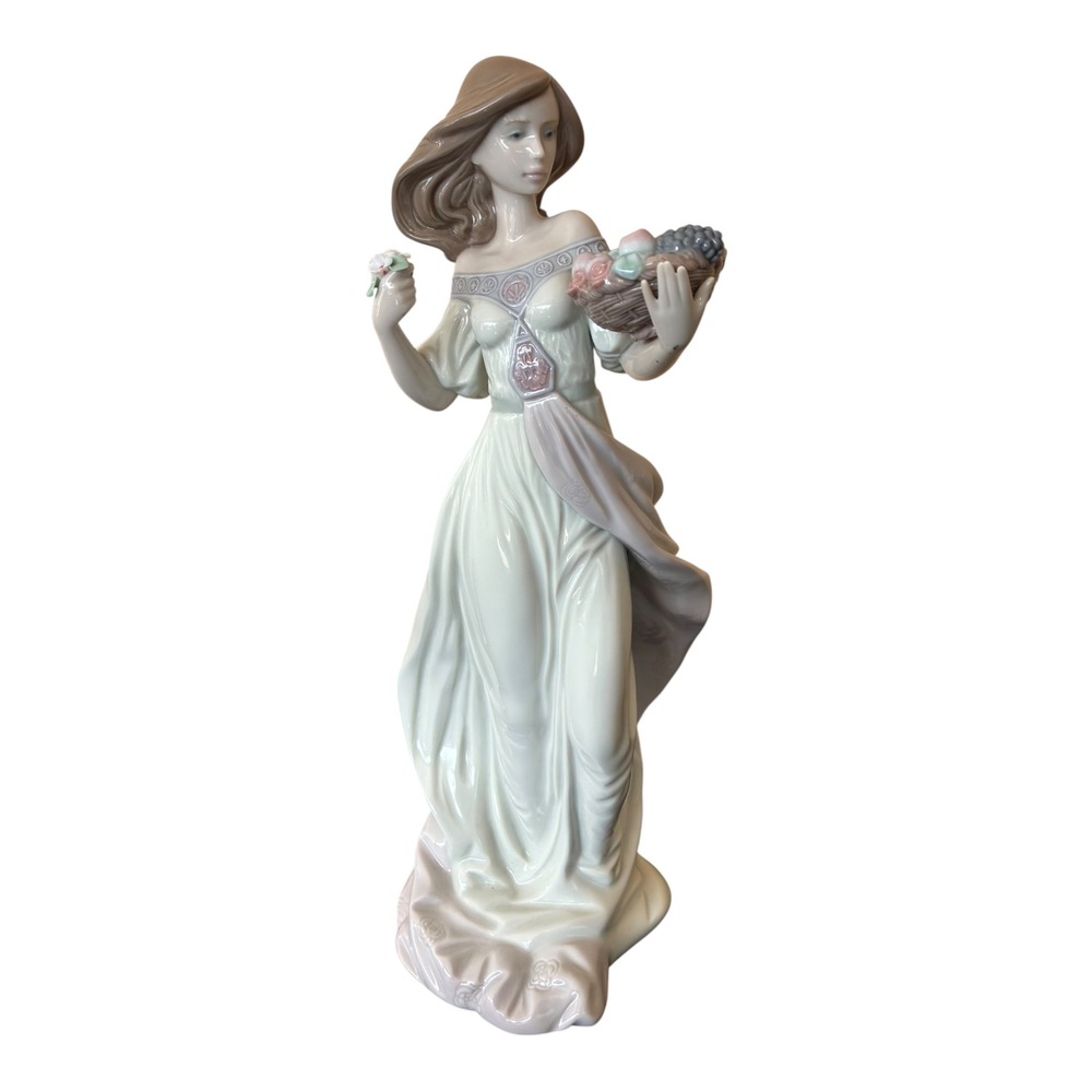 Lladro Porcelain Figurine "Autumn Romance" 6576 Retired Figurine Italy